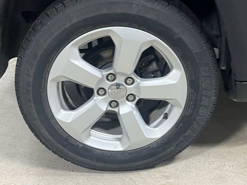 Used 2018 Jeep Compass Latitude w/ Popular Equipment Group AWD/4WD image 15