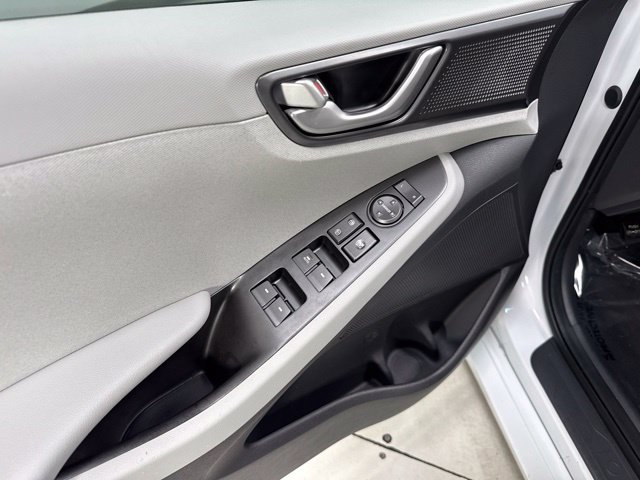 Used 2020 Hyundai Ioniq Blue FWD image 9