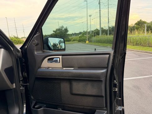 Used 2015 Ford Expedition XLT w/ Equipment Group 202A RWD image 17