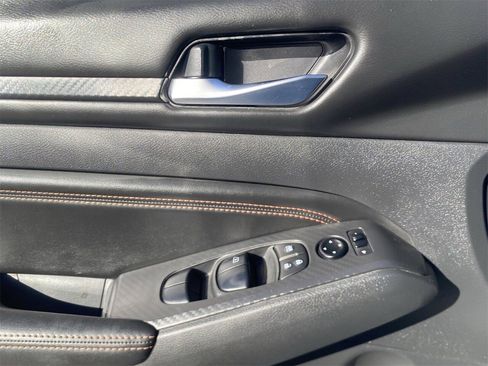 Used 2021 Nissan Altima 2.5 SR w/ SR Premium Package image 19
