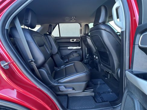 Used 2020 Ford Explorer XLT w/ Equipment Group 202A image 31