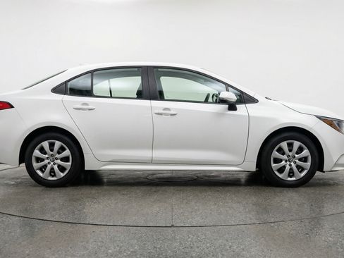 Used 2025 Toyota Corolla LE image 11