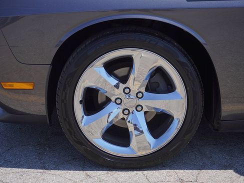 Used 2014 Dodge Challenger R/T Plus RWD image 10
