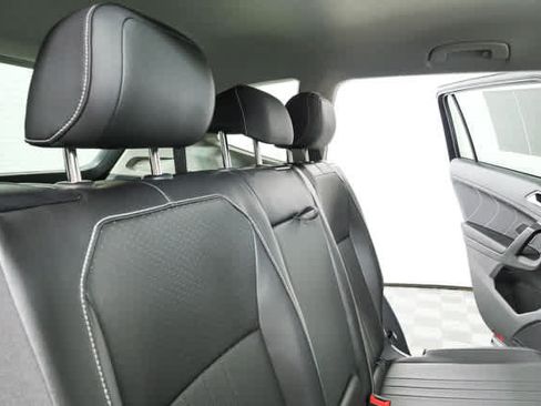 Used 2024 Volkswagen Tiguan SE FWD image 23