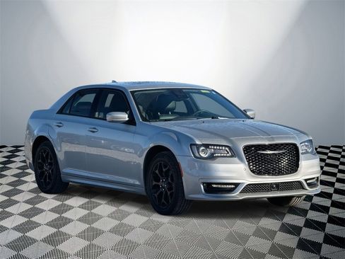 Used 2023 Chrysler 300 Touring L w/ Popular Equipment Group image 5