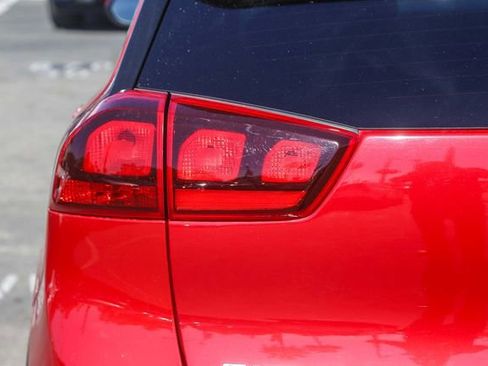 Used 2022 Kia Niro LX image 11