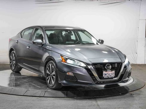 Used 2021 Nissan Altima 2.5 SV FWD image 5