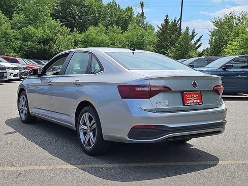 Used 2023 Volkswagen Jetta SE FWD image 5