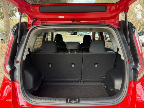 Used 2025 Kia Soul LX w/ LX Technology Package image 25
