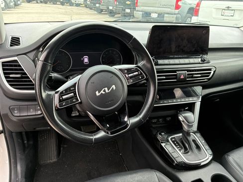 Used 2022 Kia Seltos SX w/ Sunroof Package AWD/4WD image 5