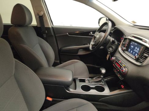 Used 2019 Kia Sorento LX w/ LX Convenience Package image 21