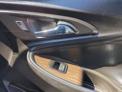 Used 2017 Chevrolet Malibu Premier w/ Premier Sun and Wheel Package FWD image 29