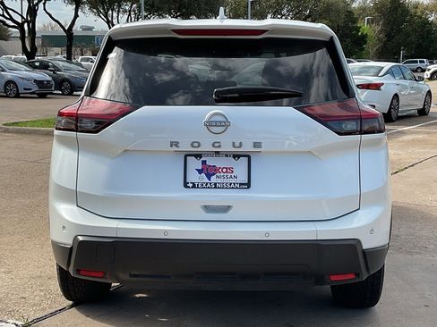 Used 2025 Nissan Rogue SV image 6