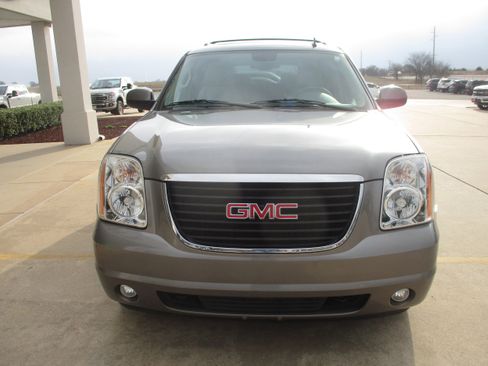 Used 2008 GMC Yukon XL SLT w/ SLT Preferred Equipment Group image 11