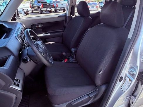Used 2009 Scion xB FWD image 19