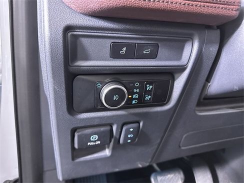 Used 2024 Ford Expedition Limited image 18