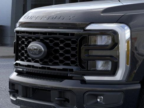 New 2026 Ford F250 Lariat w/ Black Appearance Package image 17