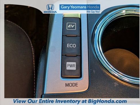 Used 2017 Toyota Prius V Two image 20