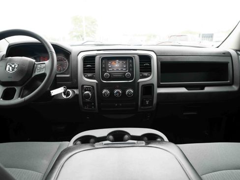 Used 2021 RAM 1500 4x4 Crew Cab Classic w/ Chrome Appearance Group image 19