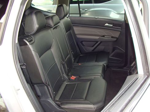 Used 2022 Volkswagen Atlas SE w/ Black Wheel Package image 11