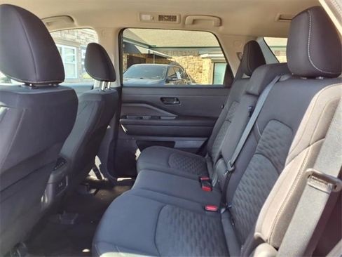 Used 2025 Nissan Pathfinder SV image 14