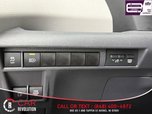 Used 2024 Toyota Sienna XLE image 48