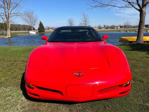 Used 2002 Chevrolet Corvette Coupe w/ Preferred Equipment Group2 RWD image 2