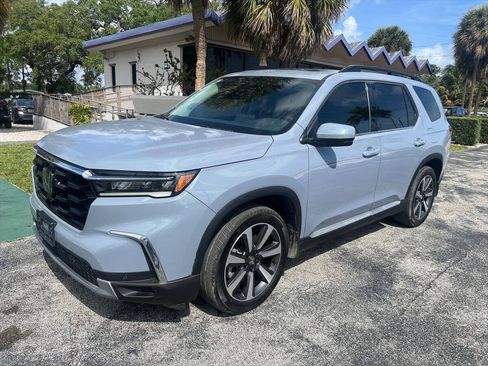 Used 2023 Honda Pilot Touring image 2