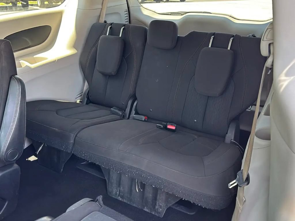 Used 2017 Chrysler Pacifica LX FWD image 20