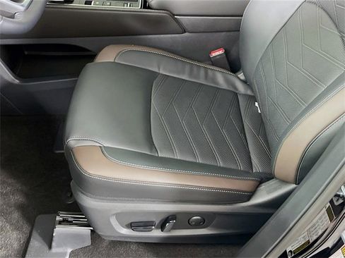 New 2025 Nissan Pathfinder Platinum image 19