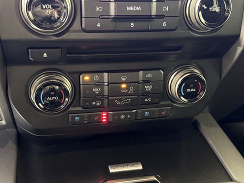 Certified 2018 Ford F150 Raptor w/ Equipment Group 802A Luxury image 21