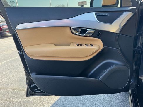 Used 2017 Volvo XC90 T6 Momentum w/ Vision Package image 15