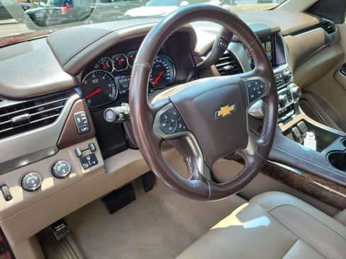 Used 2019 Chevrolet Tahoe LT w/ LT Signature Package AWD/4WD image 11