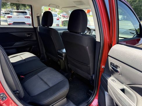 Used 2016 Mitsubishi Outlander SE FWD image 16