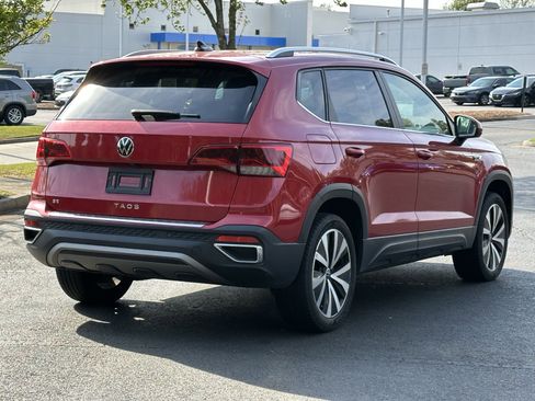 Used 2023 Volkswagen Taos SE w/ Panoramic Sunroof Package image 13
