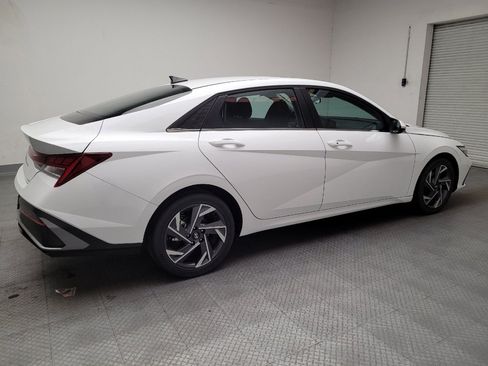 Used 2025 Hyundai Elantra SEL image 10