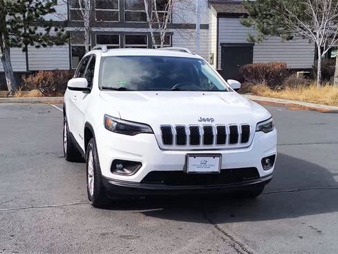 Used 2019 Jeep Cherokee Latitude w/ Popular Appearance Group image 3