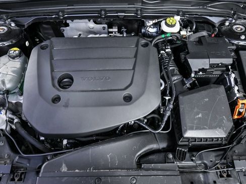 Certified 2025 Volvo XC40 B5 Plus image 36