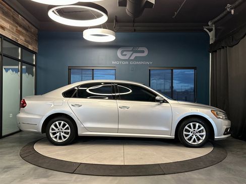 Used 2018 Volkswagen Passat 2.0T S image 2