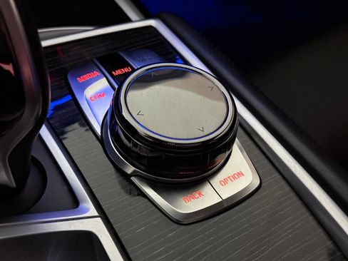 Used 2017 BMW 750i xDrive image 40