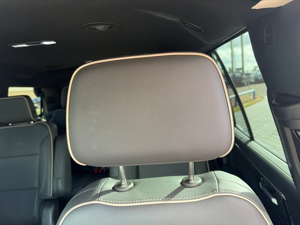 Used 2025 Chevrolet Tahoe Premier RWD image 17