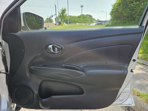 Used 2017 Nissan Versa SV FWD image 17
