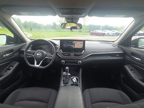 Used 2024 Nissan Altima 2.5 SV w/ SV Premium Package FWD image 16