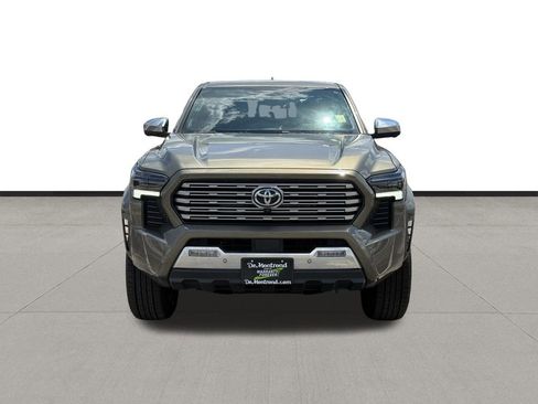 Used 2025 Toyota Tacoma Limited AWD/4WD image 2