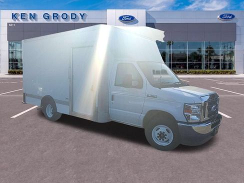 Used 2022 Ford E-350 and Econoline 350 Super Duty w/ Power Windows & Locks Group RWD image 9