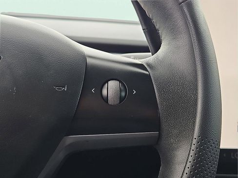 Used 2023 Tesla Model 3 Standard Range image 16