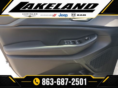Used 2024 Jeep Grand Cherokee L Altitude RWD image 9