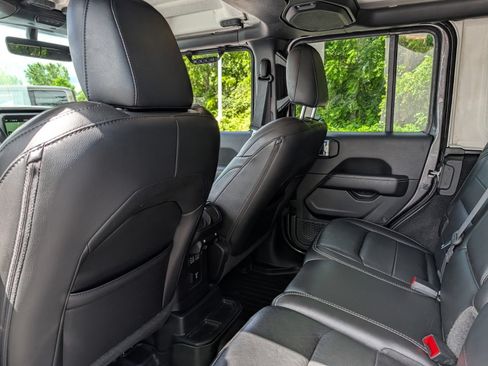 Used 2021 Jeep Wrangler Unlimited Sahara AWD/4WD image 21