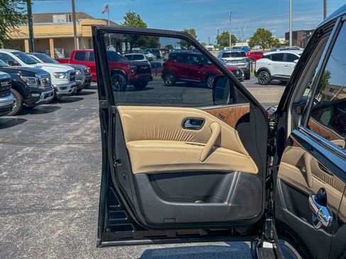 Used 2022 Nissan Armada SL w/ Captain's Chairs Package AWD/4WD image 19