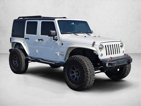 Used 2014 Jeep Wrangler Unlimited Sahara w/ Max Tow Package AWD/4WD image 3